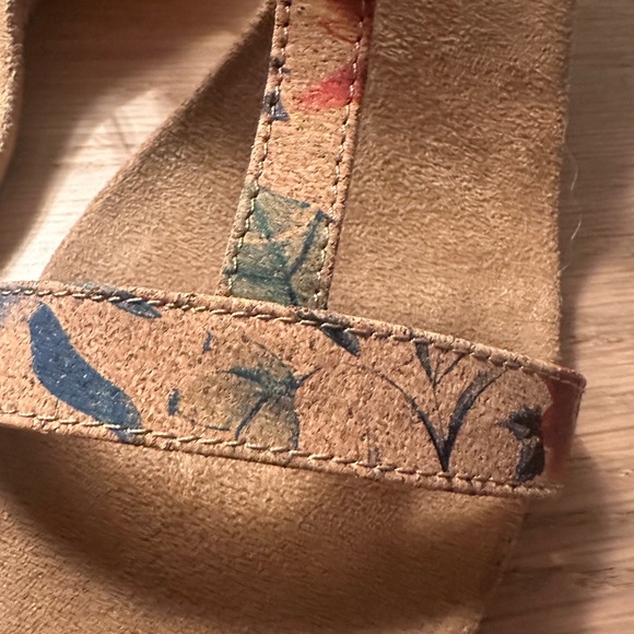 Style & Co. Floral Tan Sandals - Picture 3 of 6